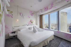 Park Hotel Tokyo Unveils its 50th Artist Room “Utopia in Japan” – An Ideal Space with Cherry Blossoms and Parakeets